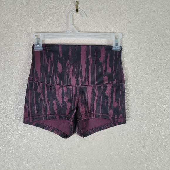 Lululemon Athletic Boogie Short Rolled Down Waistline Size 4 - Picture 2 of 7